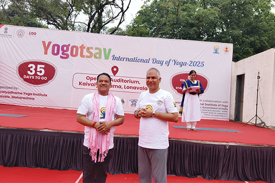 17 May2025 𝐘𝐎𝐆𝐎𝐓𝐒𝐀𝐕 𝟐𝟎𝟐𝟓 35 days to IDY2025 Shri Shrirang Appa Barne ji, MP