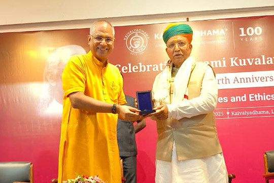 Swami Kuvalayananda Ji (3)